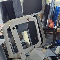 Unsere Deckenblenden wurden mit neuem Leder bezogen.