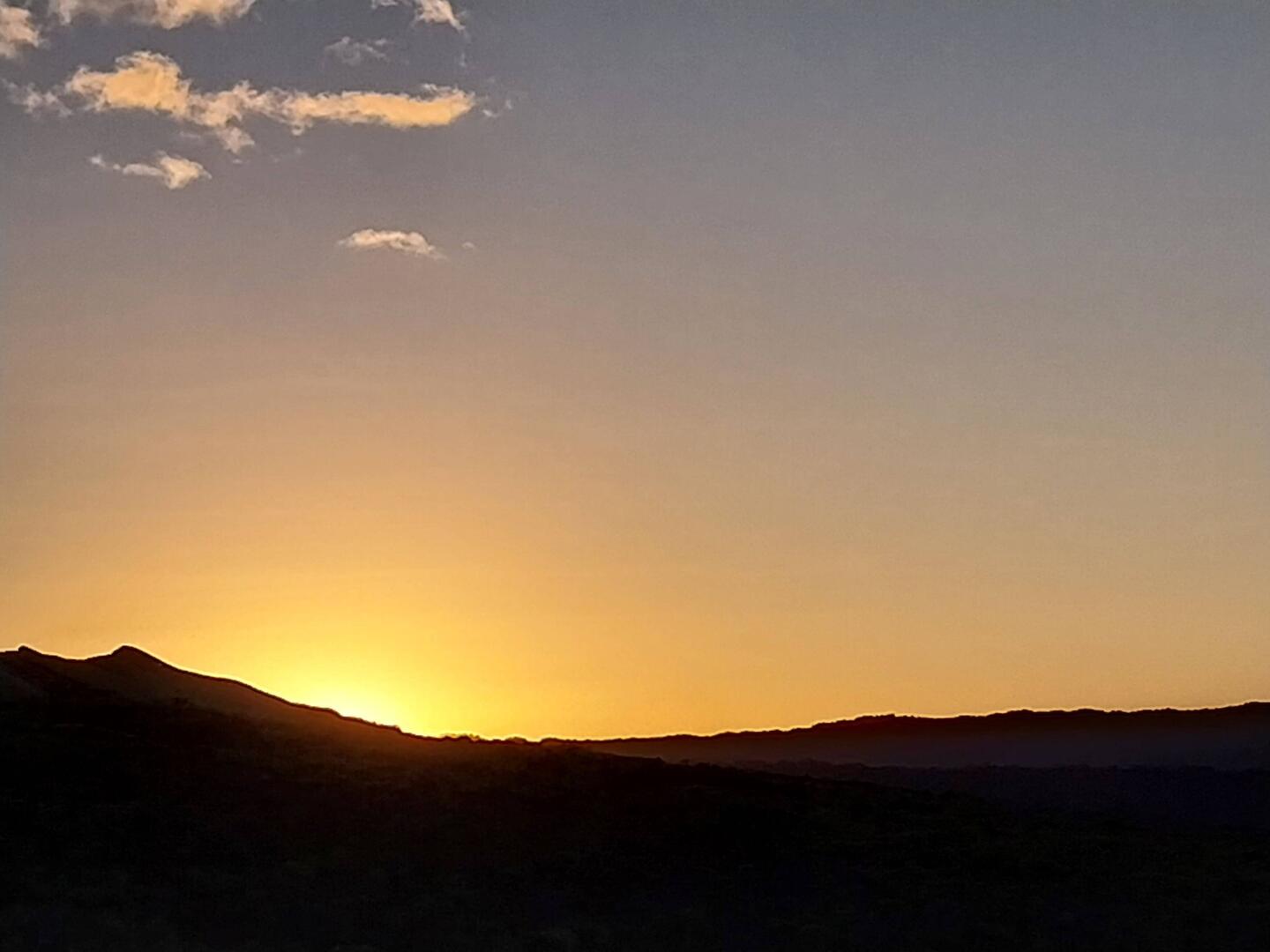 Sonnenuntergang, jetzt können wir zum Krater hinauffahren