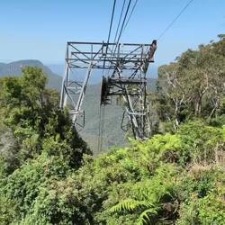 mit der Luftseilbahn CABLEWAY abwärts