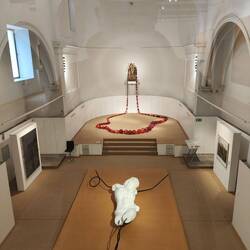 Auch eine etwas eigene Kirche ist in dem Kunstmuseum.