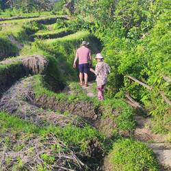 Sammy & Will hiking along the rice terraces