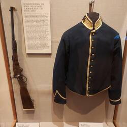 Offizielle Bekleidung der Kavallerie, da es Winter war haben Sie nicht einheitliche Mäntel getragen.