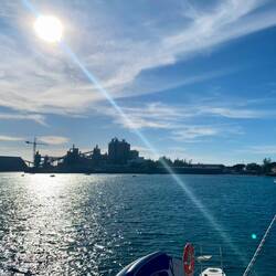 Ankern im Schatten der Zementfabrik