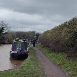 We were shocked to find ourselves in a queue for Stanthorne Lock 🚤🚤🚤🚤🚤