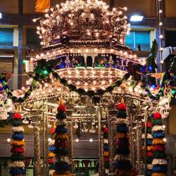 ... silberner Wagen stehen bereit.