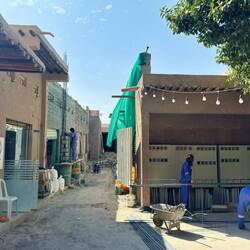 Gastarbeiter renovieren den restlichen Souq