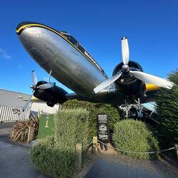 Die alte DC3, die bis in die 60er Jahre im Dienste der neuseeländischen Fluggesellschaft war