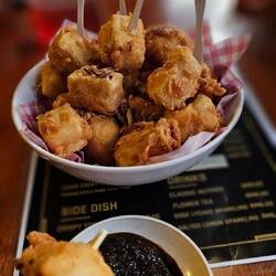 Frittirter Tofu als Vorspeise.