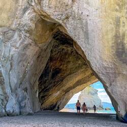 Nach Regenfällen wird von Besuchen abgeraten, da die Gefahr von Erdrutschen und Steinschlag besteht