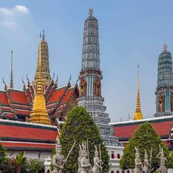 In Bangkok gehört der grosse Königspalast mit seinen vielen prächtigen Bauten zum Pflichtprogramm