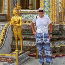 Für den Zutritt der Anlage müssen alle Knie bedeckt sein, auch männliche 🤭