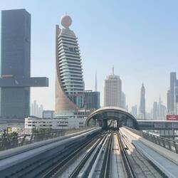 entlang der Skyline von Dubai