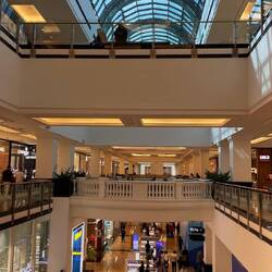 The Mall of the Emirates ist eine feine Mall