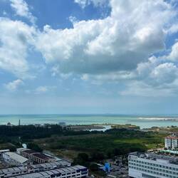 Blick von unserem Hotel auf die Straße von Malakka