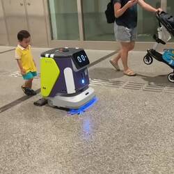Putzroboter auf dem U-Bahnhof