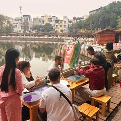 Schauspieler in einer vietnamesischen Fernsehshow waren wir auch noch. 😄