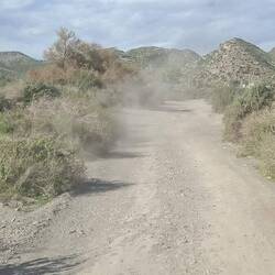 Wir flüchten vor den Sandstürmen vom Strandplatz