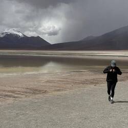 Komm ins Auto Judith es kunnt go rägnä