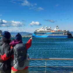 Erster Blick aufs Schiff! 😍 Um 14:50 beginnt das Embarking! 🚢✨
