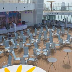 Vorbereitung zur Einlaufparty auf dem Pooldeck.