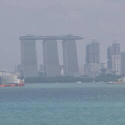 Die Skyline von Singapur mit dem berühmten Marina Bay Sands Hotel