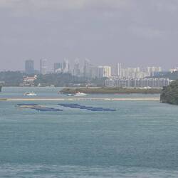 Singapur hat viele kleine vorgelagerten Inseln