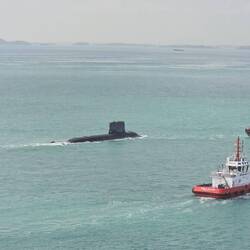 Begleitet von drei Schleppern