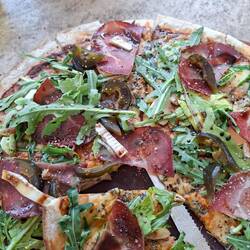 My Brie, prosciutto, green fig and rocket pizza! It was delicious 😋
