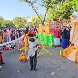 Es wird getrommelt wie wild.