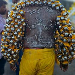 Irre, so irre. Kann es mir gar nicht mehr ansehen.