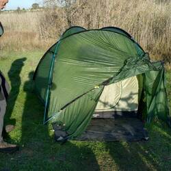 Unser Zelt gibt ein trauriges Bild ab.