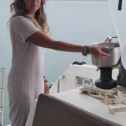 Jana fängt Frischwasser auf