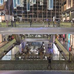 Durch die Mall zum Plaza