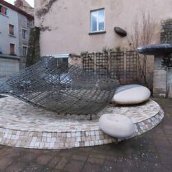 Espace aux 6 fontaines, jute à côté de l'auberge