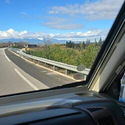 ... und auf den Bergspitzen Schnee 😯 🎿