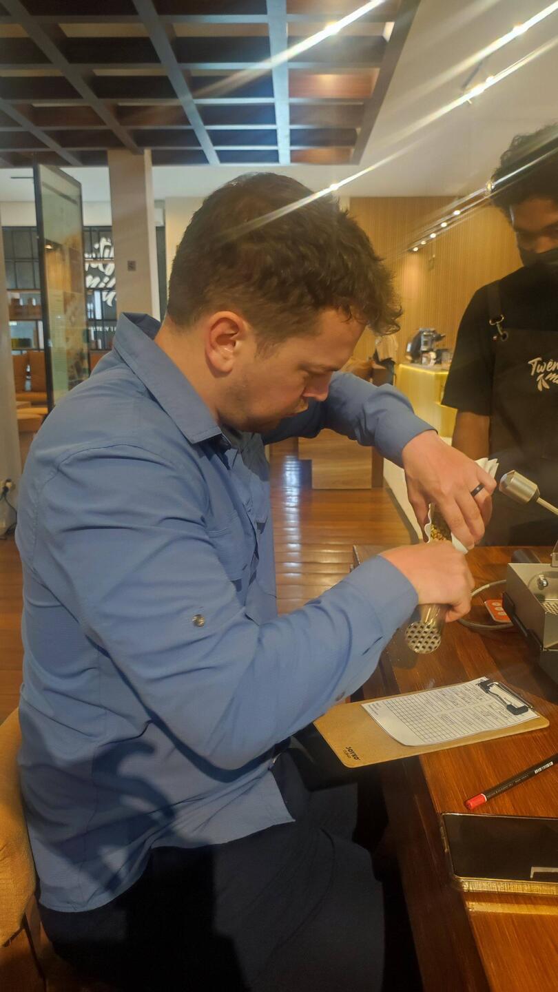 Will filling green coffee beans into a cup before pouring them into the roaster