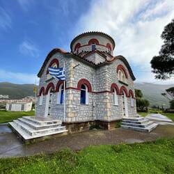 ..wie so oft gibt's auch nahe am Stone Forest eine Trinkwasserstelle bei einer Kirche