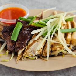 Hühnchen mit Reis in einem Vietnamesischen Restaurant.