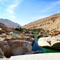 Rege Bautätigkeit rund um den größten Pool, der bei Einheimischen und Touristen sehr beliebt ist.