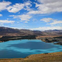 Unten die doch recht kleine Ortschaft