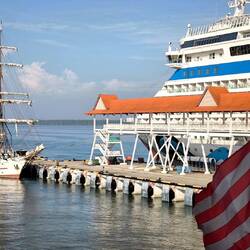 Lily Marleen, ein Kreuzfahrtschiff unter Segeln, gebaut 1994, und die Diva