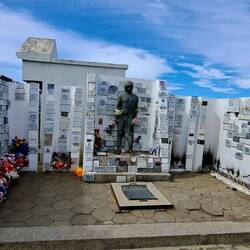 Sara Braun Cemetery: Tomb of the Unknown Indian, surrounded by notes of gratitude.