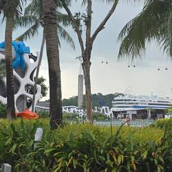 Dachterrasse Vivo City mit AIDA im Hintergrund