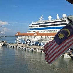 Altes Segelschiff aus Deutschland neben uns