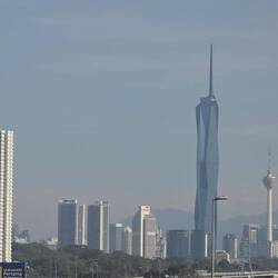 Der KL Tower neben dem neuesten und höchsten Gebäude