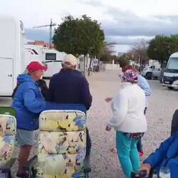 Zum Aufwärmen wird getanzt