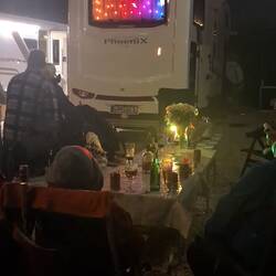 Mit Diskobeleuchtung klingt das Fest aus