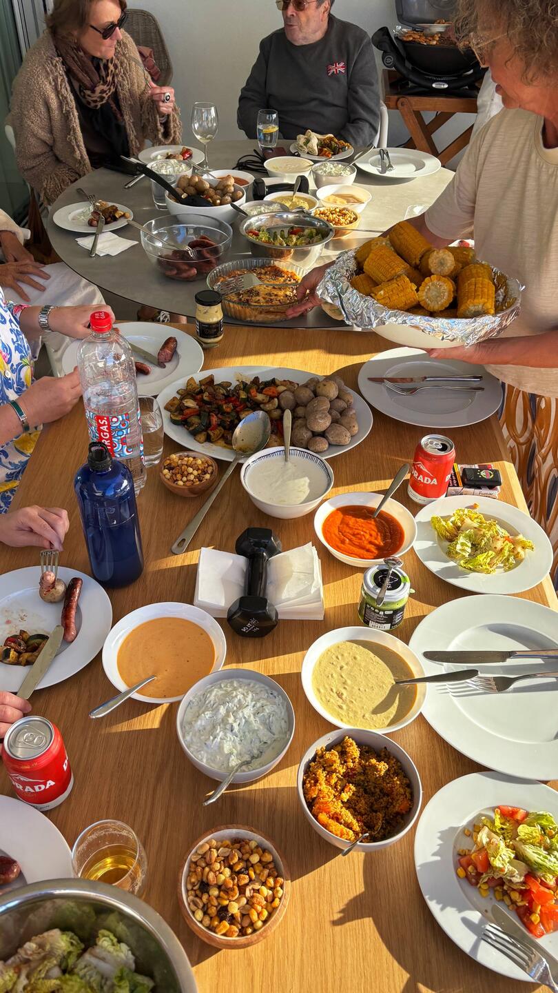 Saucen, Ketchup, Mayo und Gemüse von mir