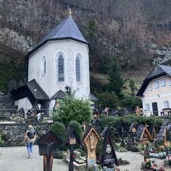 Hübscher Friedhof mit Michaelskapelle