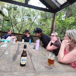 Illustre Familienbande - beim Apero. 😊